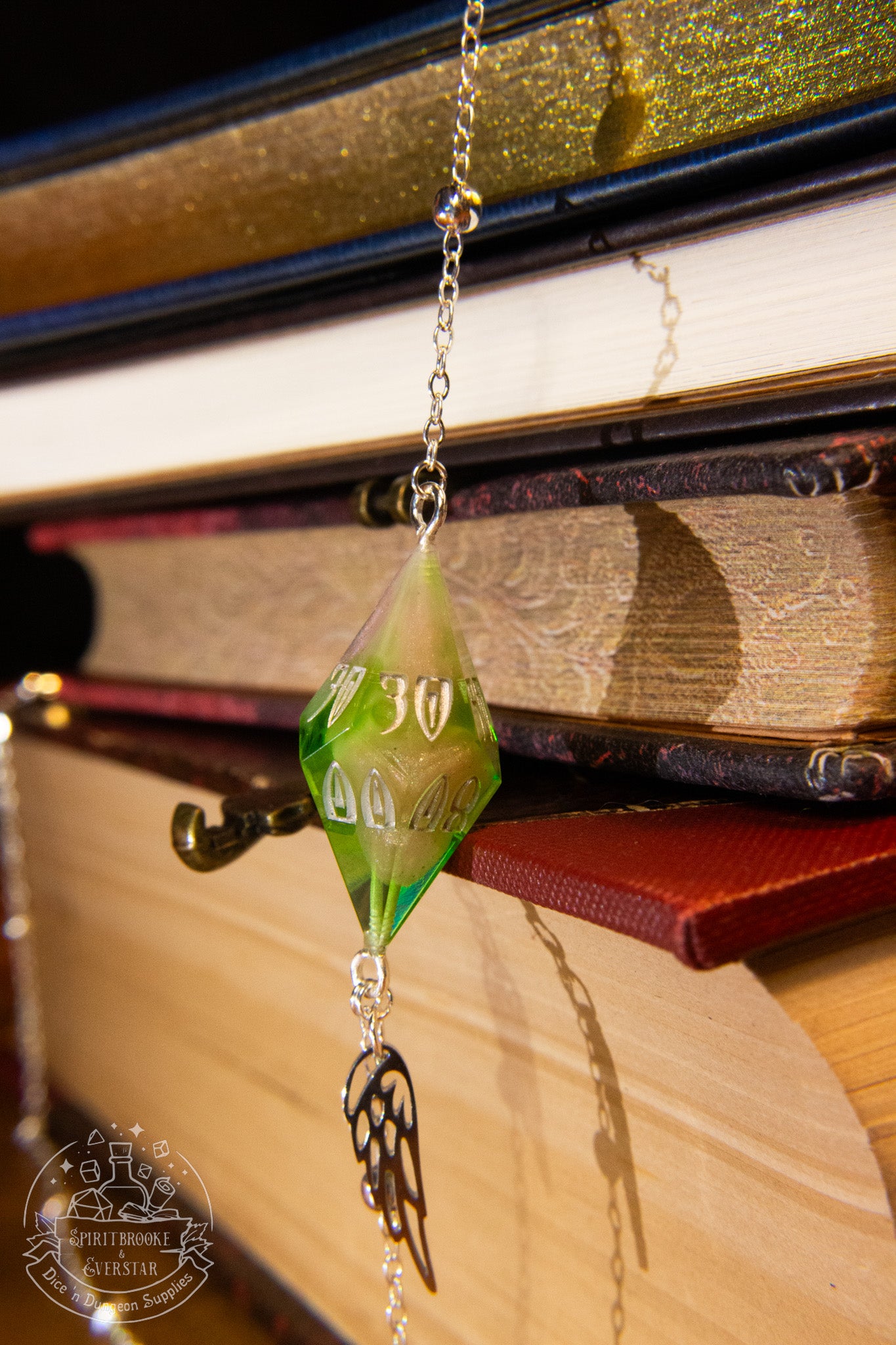 Silver Eyewear Chain Green/Pink Dice